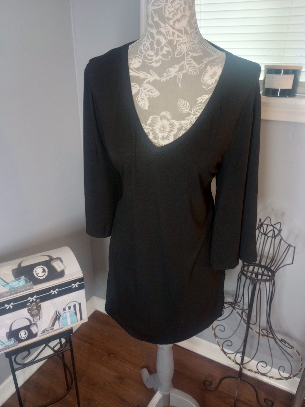 Khol's Women's Black V-Neck 3/4 Sleeve Top